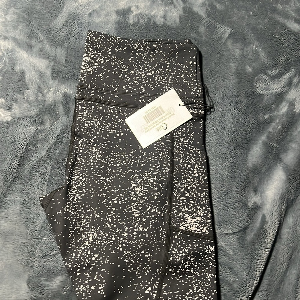 NWT women’s 7/8 length ZYIA leggings